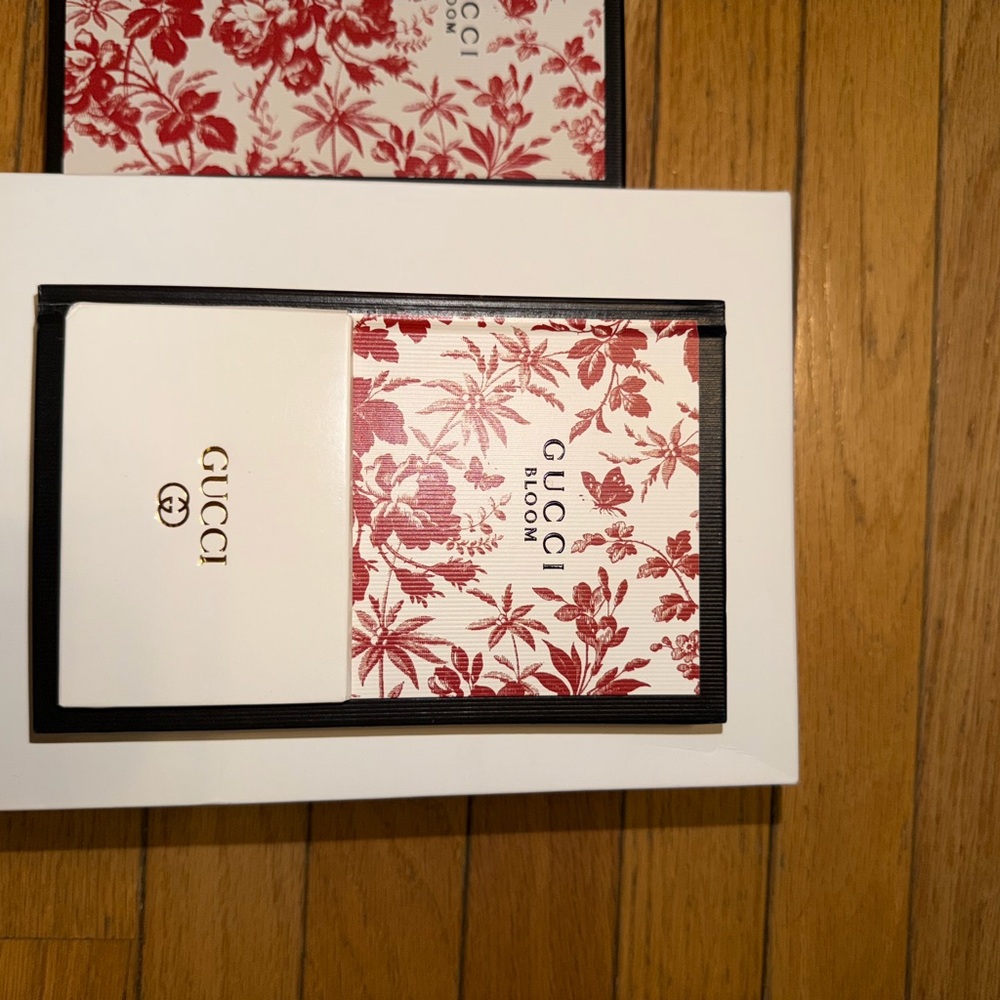 Gucci Red and White Floral Notebook With Gucci Wallet Holder Mirror